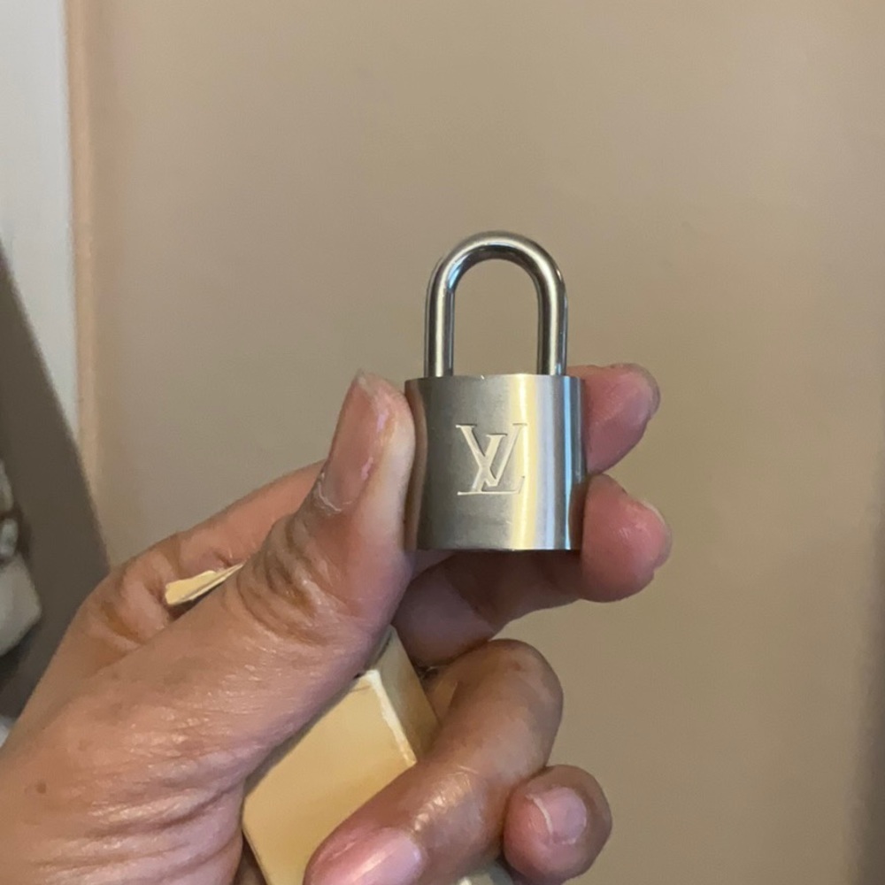 Silver LV Lockset #317 - Picture 1 of 1